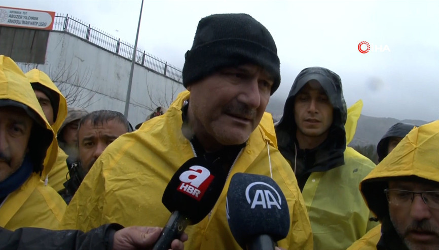 İçişleri Bakanı Süleyman Soylu: 163 kişilik arama kurtarma ekibimiz çalışıyor