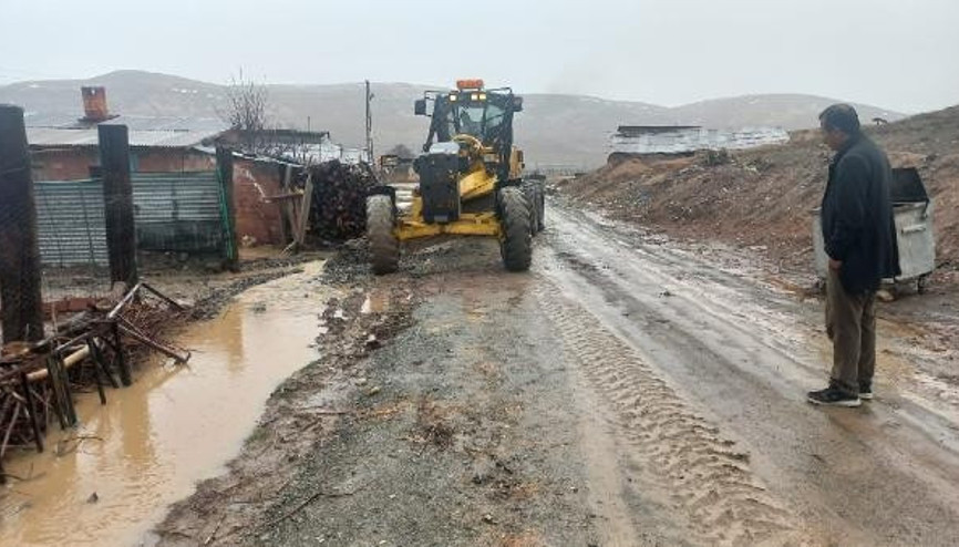 Kangalda sağanak sele neden oldu