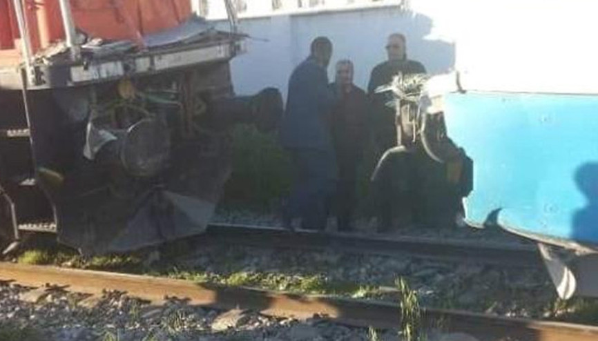 Cezayirde yük treni tramvayla çarpıştı: 7 yaralı
