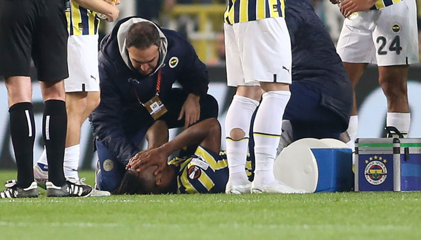 Fenerbahçede Michy Batshuayi şoku Sevilla maçında sakatlandı