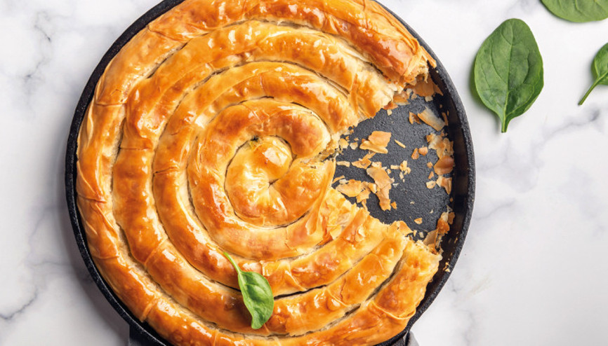 Sıcacık bir çayın veya buz gibi ayranın yanına fırından yeni çıkmış,  tazecik bir börek yakışır