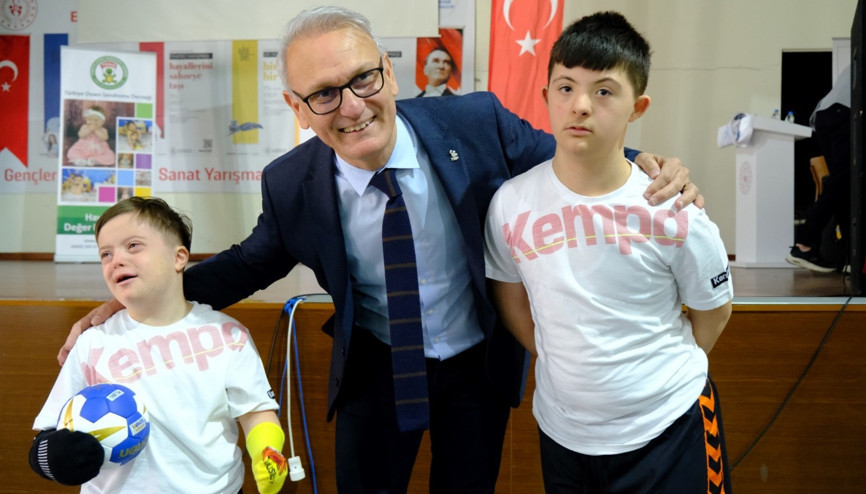 Down Sendromlu çocuklar Hentbol ile +1de sporla buluştu