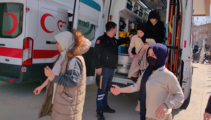 Bursada 11 öğrenci patlamış mısırdan zehirlendi