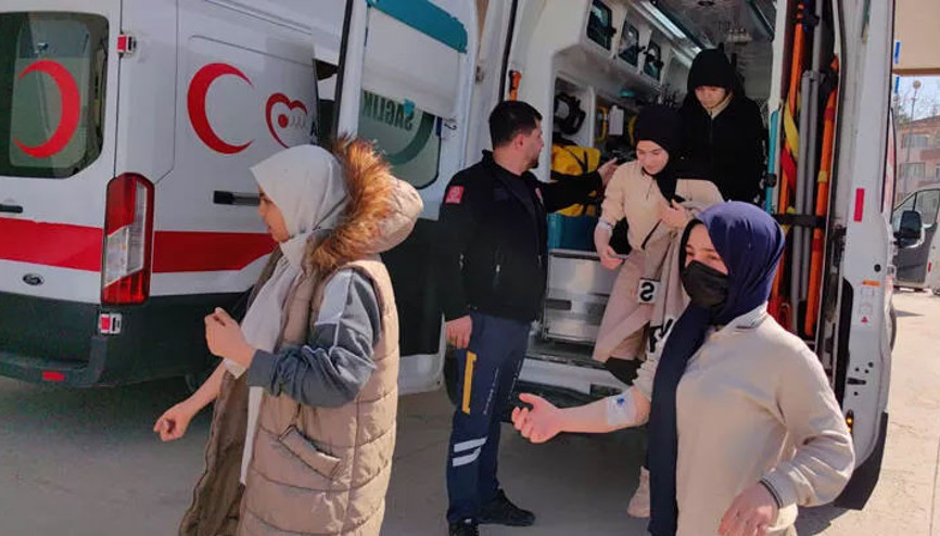 Patlamış mısır tüketen öğrenciler hastanelik oldu