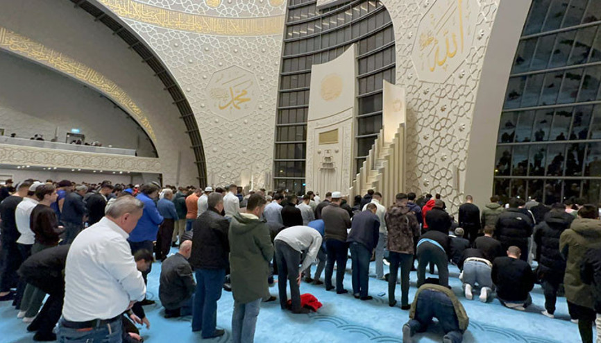 Almanya’da ilk teravih namazı kılındı