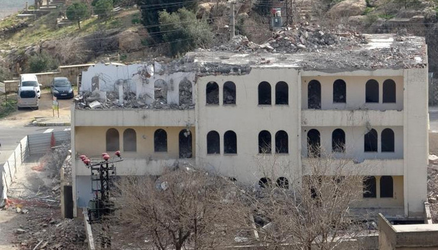 Mardinde tarihi dokuyu bozan bina yıkılıyor