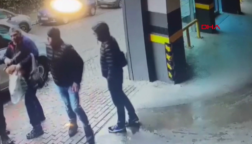 Eyüpsultanda hedefi şaşırdılar, özür dileyip iş insanını kaçırdılar