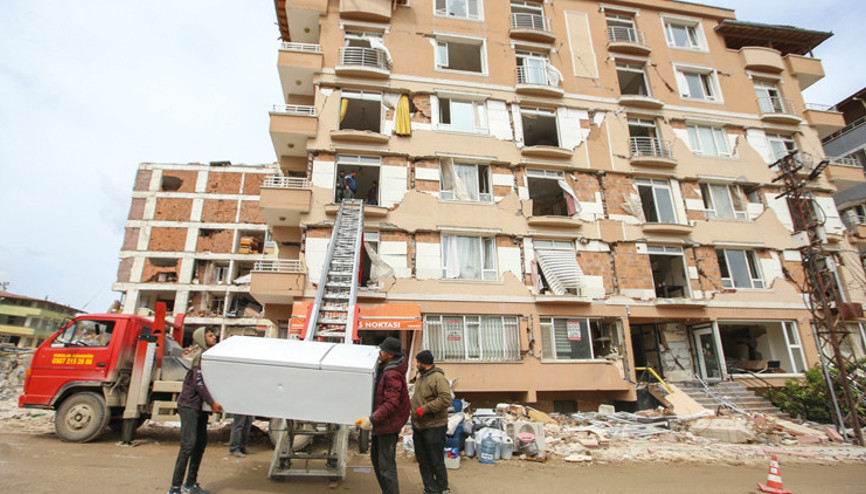Depremin 46. günü: Hasarlı binalarda ölümle köşe kapmaca