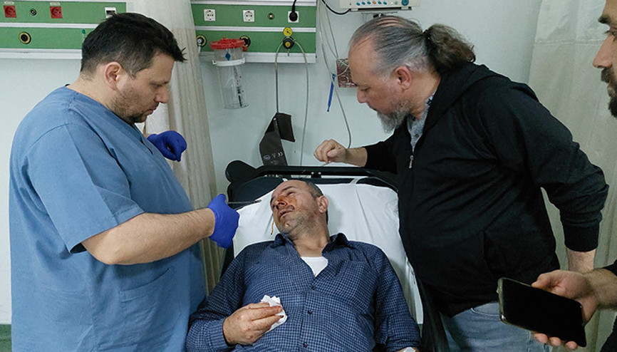 Ev sahibi ile kiracı arasında sopalı ve bıçaklı kavga: 8 yaralı