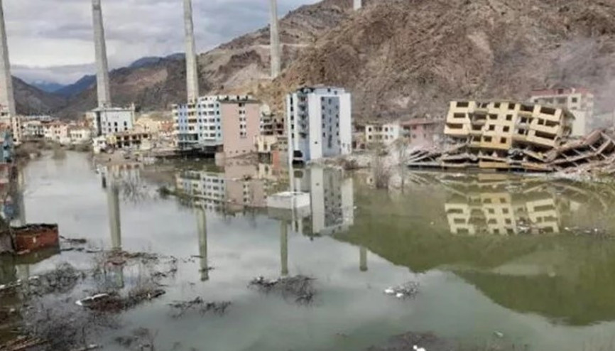 Artvin Yusufelinde baraj suları terk edilen binalara girdi
