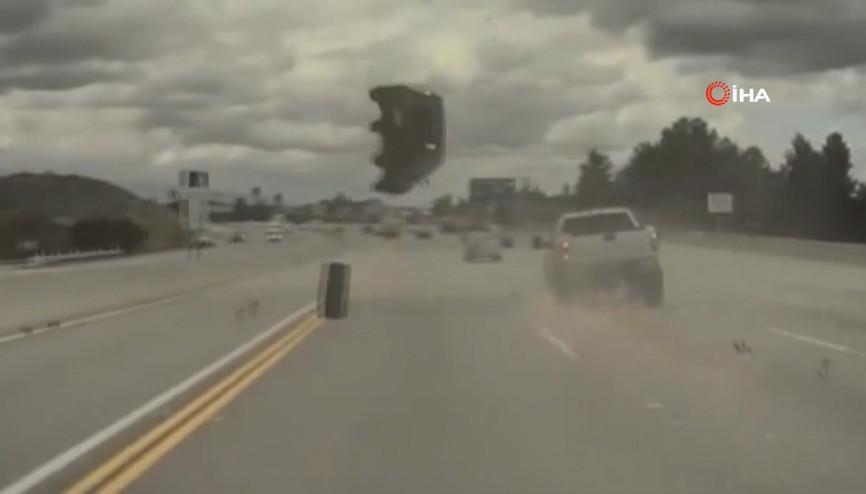 Araçtan fırlayan tekerlek, diğer araca takla attırdı