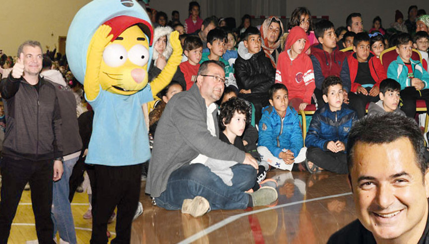 Kral Şakir depremzede çocuklarla buluştu