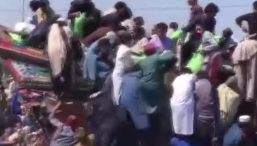 Pakistanda bedava un izdihamı: 5 ölü