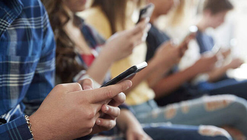 İthal cep telefonlarına yapılacak gümrük zammı iptal edildi