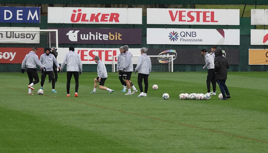 Trabzonsporda Orhan Ak ve yeni teknik ekip idmanda