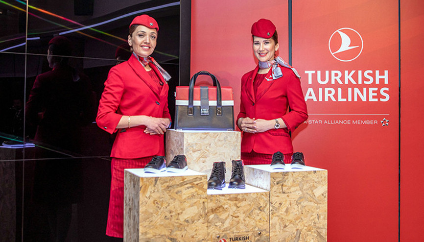 Kabin memurlarının çantaları depremzede çocuklara bot oldu