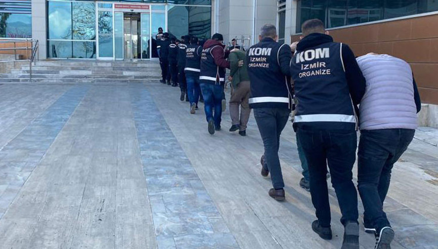 İzmir ve Manisa’daki ’Akbaba’ operasyonunda 9 tutuklama İzmir ve Manisa’daki ’Akbaba’ operasyonunda 9 tutuklama