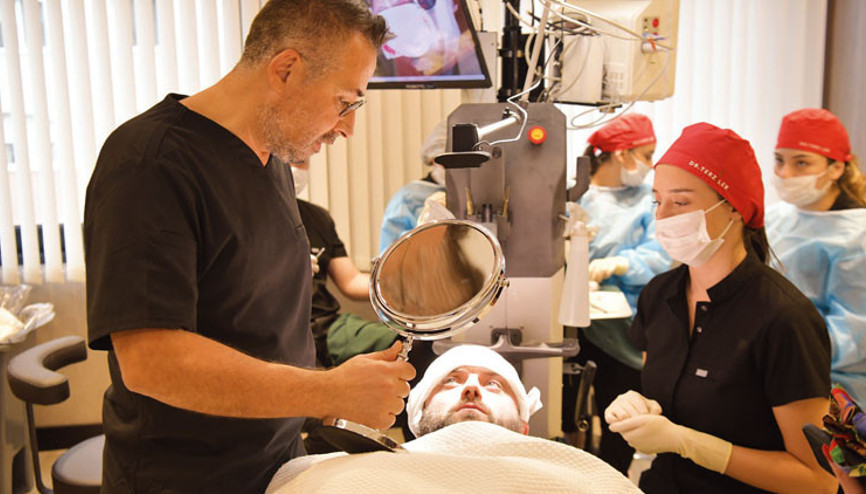 Dr. Servet Terziler yazdı: Saç ekimi de robotlu olur mu, olur... Dr. Servet Terziler yazdı: Saç ekimi de robotlu olur mu, olur...