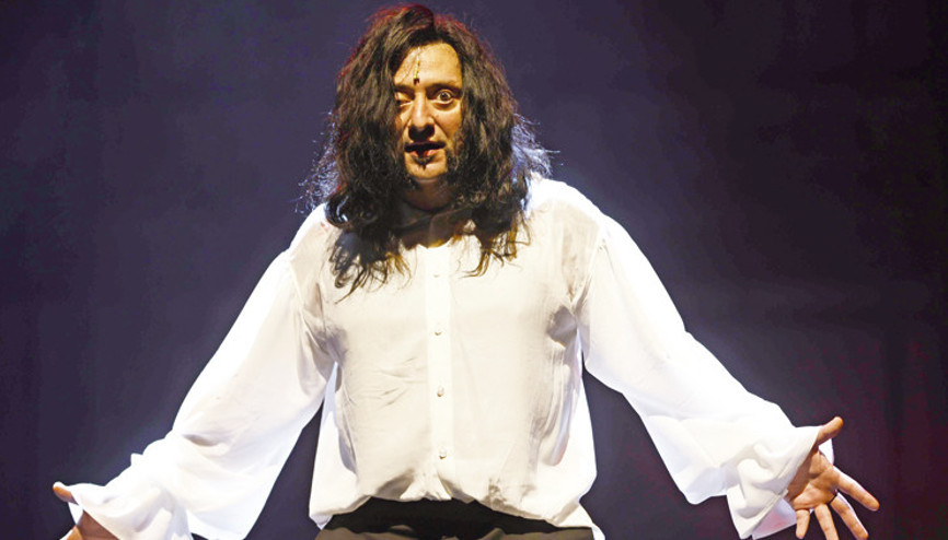 Hayko Cepkin: Dünya bir de bizi seyretsin Hayko Cepkin: Dünya bir de bizi seyretsin