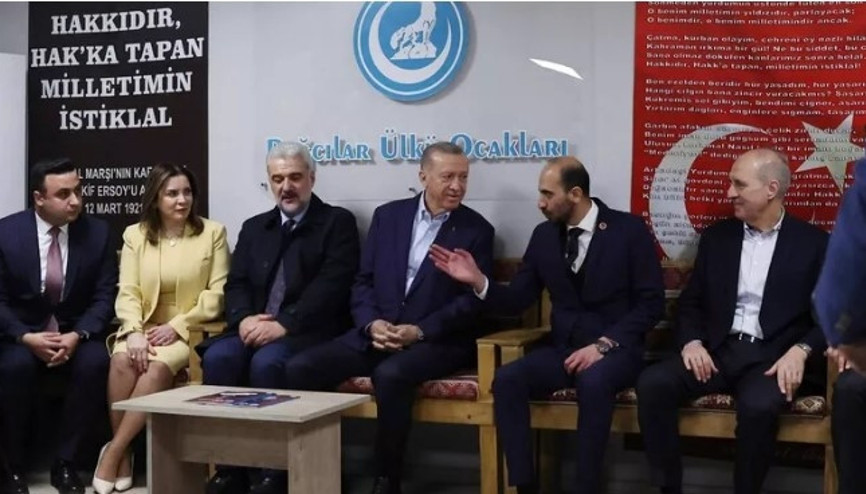 Cumhurbaşkanı Erdoğan, Bağcılar Ülkü Ocaklarını ziyaret etti