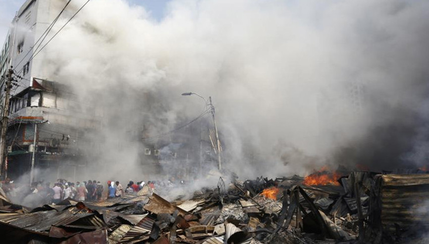 Bangladeş’te çarşıda büyük yangın