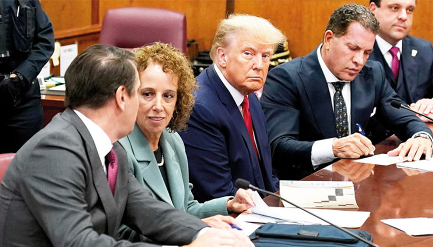 Eski Başkan Trump sanık sandalyesinde