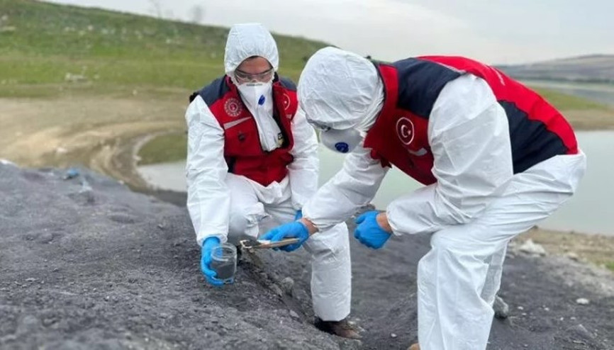 Arnavutköyde kimyasal atık baraja karıştı... Bakanlık inceleme yaptı