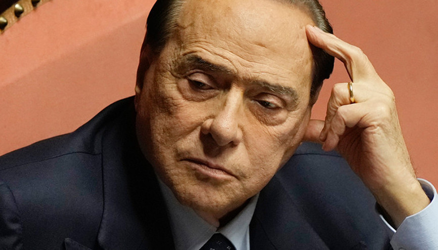Eski İtalya Başbakanı Berlusconi hastaneye kaldırıldı