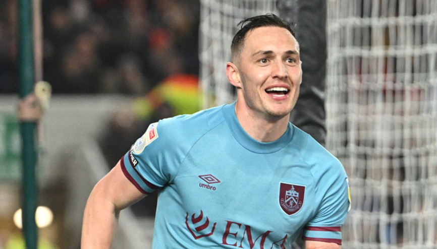Premier Lige ilk yükselen takım Burnley Bitime 7 hafta kala...