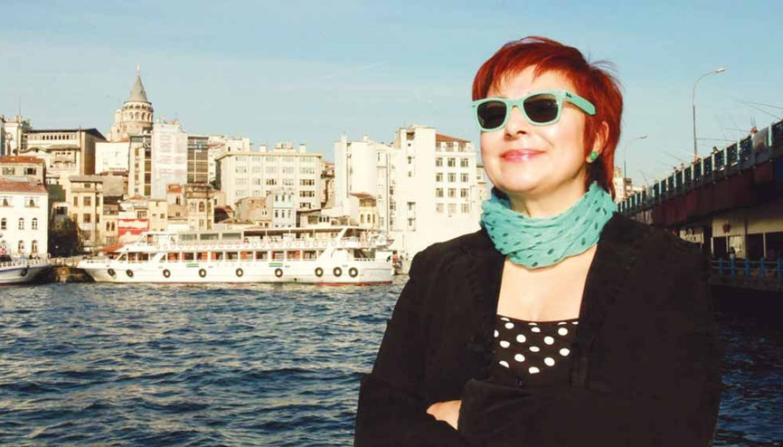 ‘Çok Satanlar’ın ünlü yazarı Buket Uzuner: Bana tüm bu romanları yazdıran DNA aşkıdır ‘Çok Satanlar’ın ünlü yazarı Buket Uzuner: Bana tüm bu romanları yazdıran DNA aşkıdır