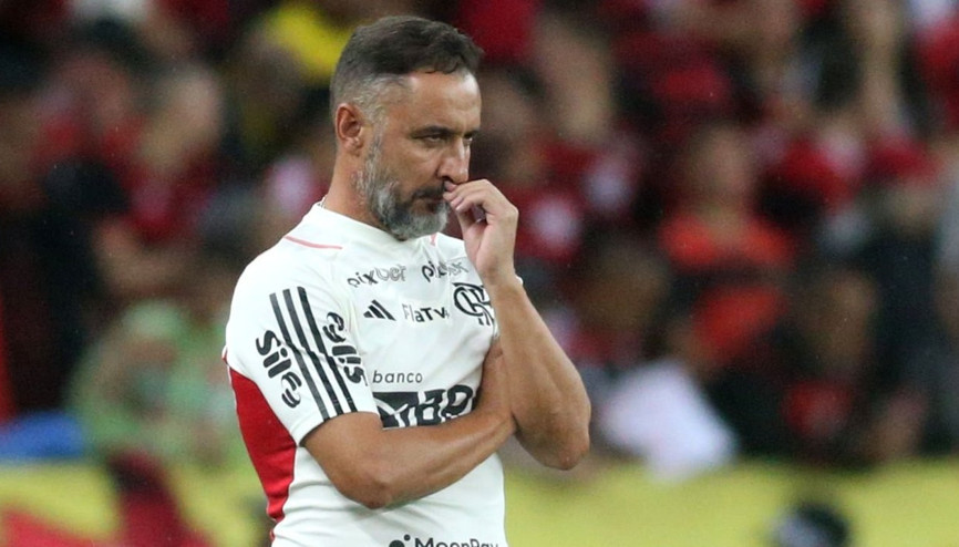 Vitor Pereira, Flamengo ile 4 aydan kısa bir sürede 4 kupa kaybetti Taraftarların istifa çağrısı... Vitor Pereira, Flamengo ile 4 aydan kısa bir sürede 4 kupa kaybetti Taraftarların istifa çağrısı...