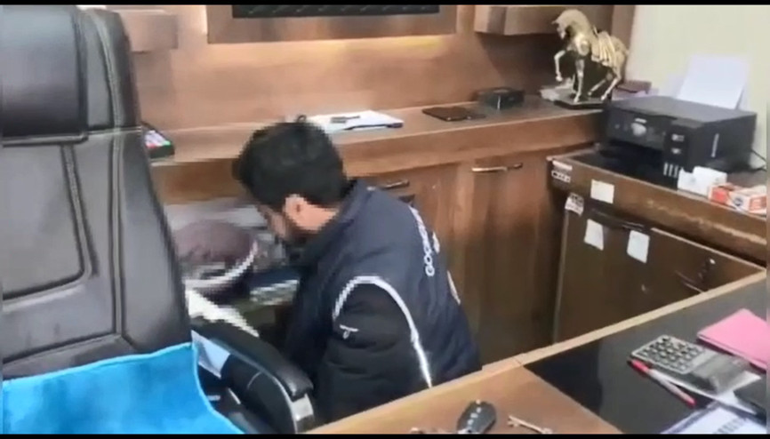 Başakşehirde yasa dışı para transferi yapılan bakkal görünümlü büroya baskın