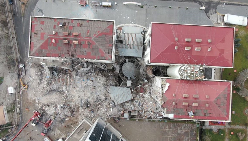 Diyarbakırda depremde yıkılan Galeria Sitesinin müteahhidi tutuklandı