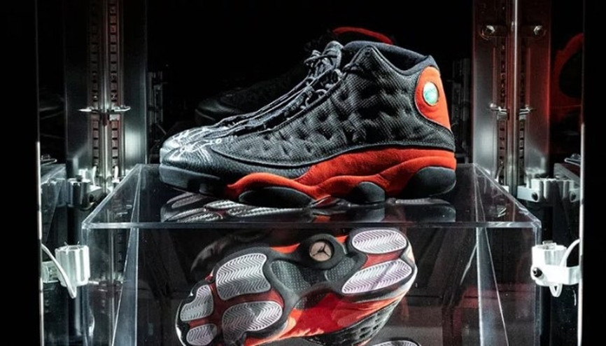 Michael Jordanın ayakkabısı rekor fiyata satıldı