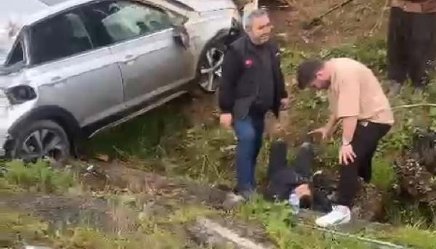 Akçakocada çarpışan 2 otomobilin sürücüleri yaralandı