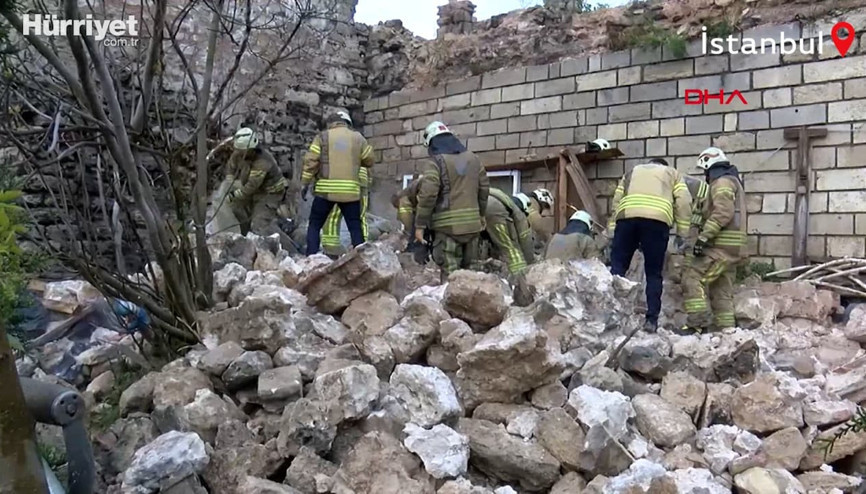 Silivrikapı’da bulunan surlarda çökme meydana geldi