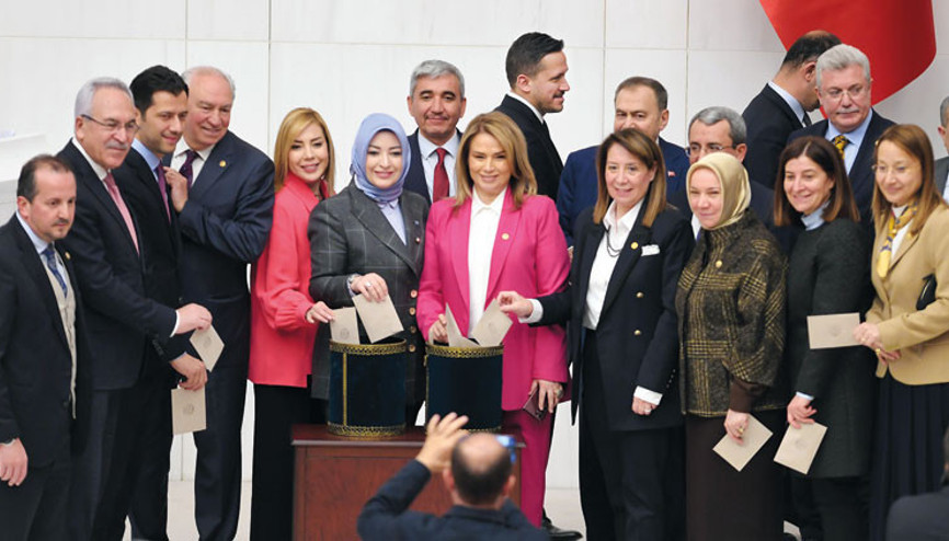 Meclis’e hazırlık... Kadın adayların meydan modası