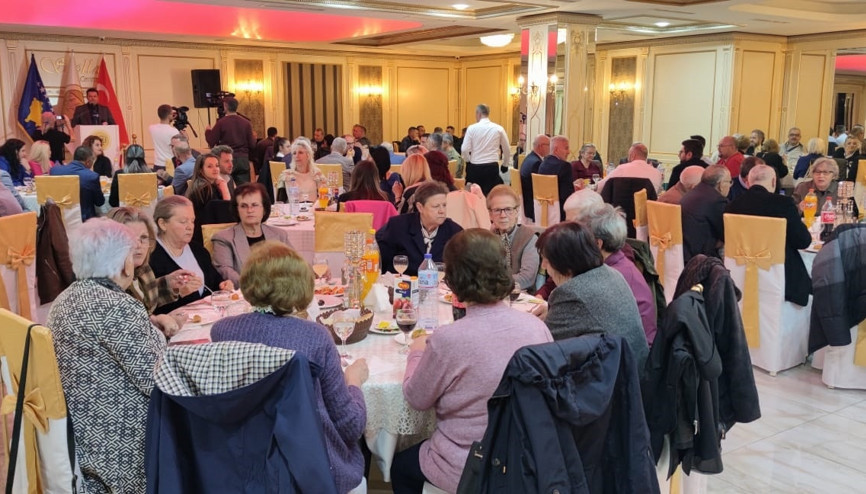 Konak Belediyesi’nden kardeş şehir Prizren’de iftar yemeği