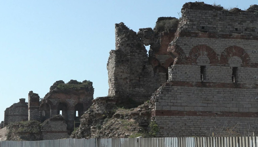 İstanbul surları tehlike altında İstanbul surları tehlike altında