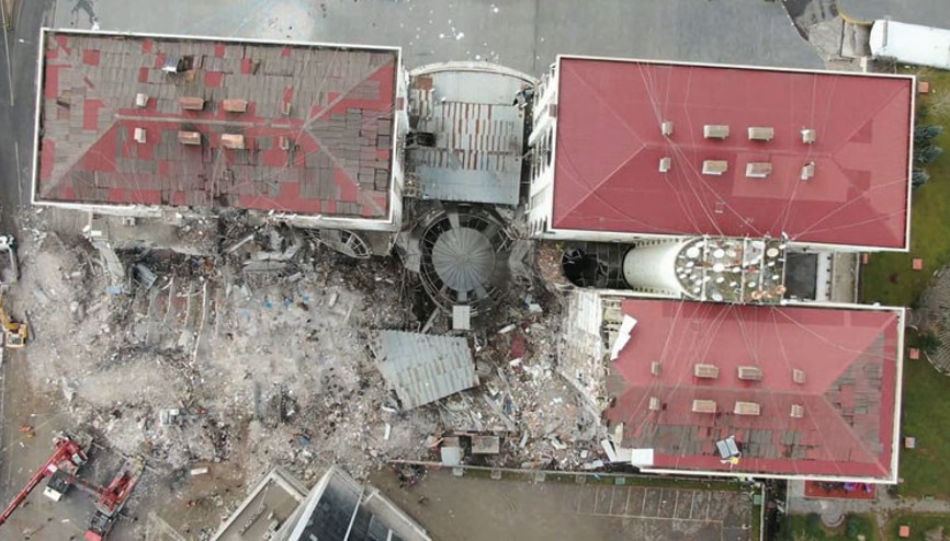 İnşaat halindeyken bina çökmüş