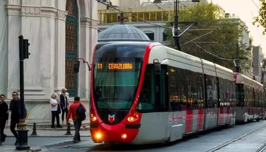 Kabataş-Bağcılar seferini yapan tramvay raydan çıktı