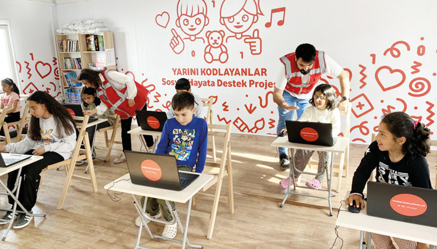 Konteyner sınıflarla depremzede çocuklara dokunacak: 100 bin çocuğa kodlama eğitimi