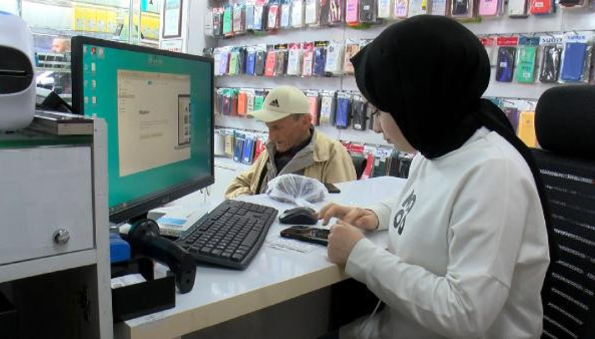 Cep telefonu tamircisi liseli Gülizar’ın hedefi mühendislik Cep telefonu tamircisi liseli Gülizar’ın hedefi mühendislik