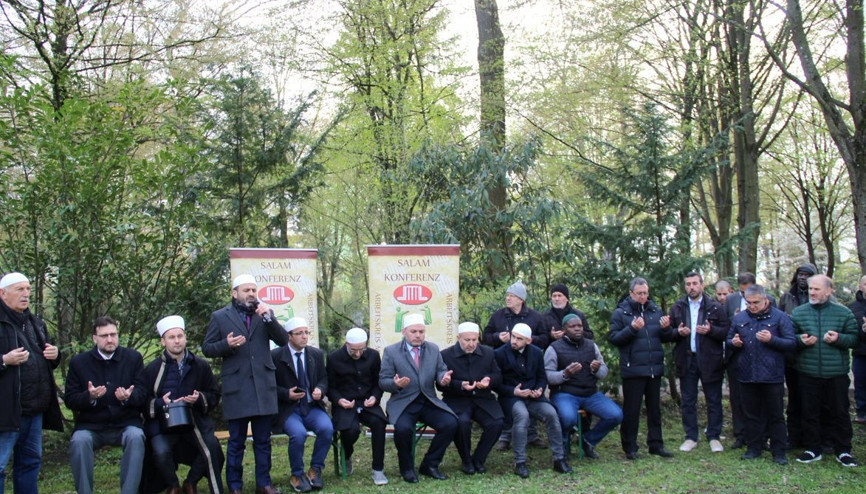 Arife gününde ölülerimizi rahmetle andık
