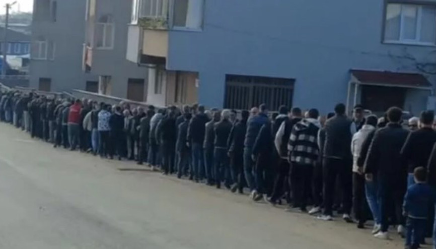 Bursada geleneksel bayramlaşmada 1 kilometrelik kuyruk oluştu