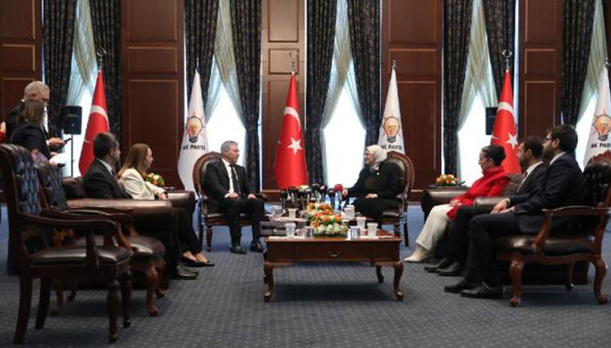 Siyasi partilerde bayramlaşma ziyaretleri