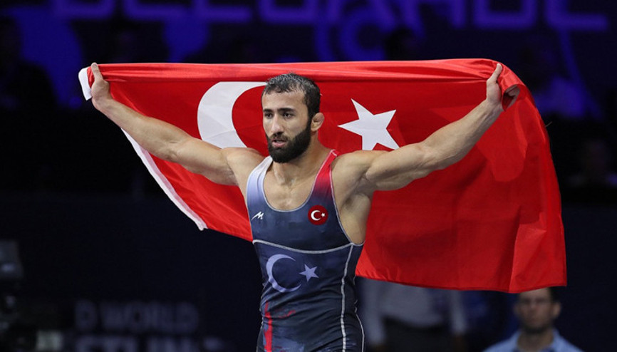 Avrupa Güreş Şampiyonası’nda Burhan Akbudak finale yükseldi