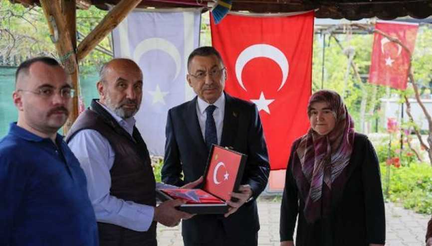 Fuat Oktay, Zeytindalı Harekatının ilk şehidi Özalkanın ailesini ziyaret etti