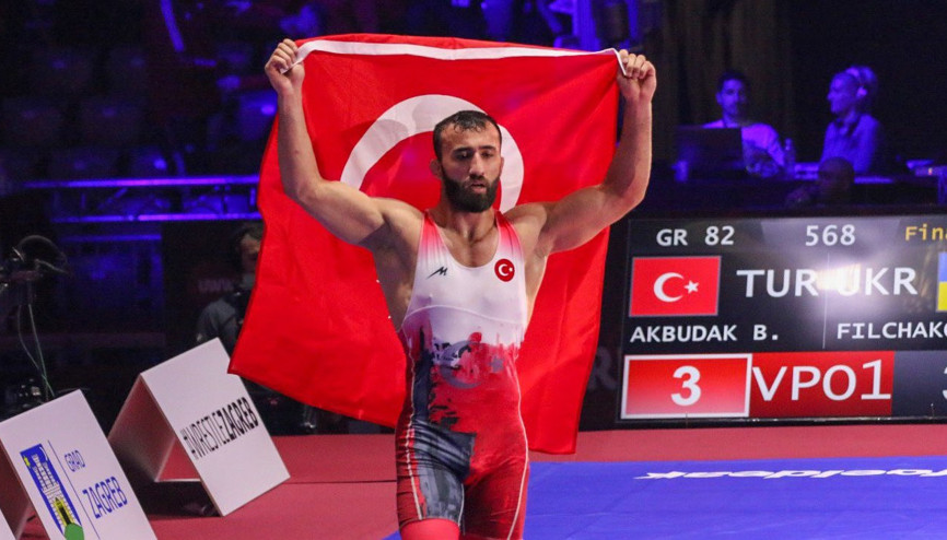 Milli güreşçi Burhan Akbudak, Avrupa şampiyonu