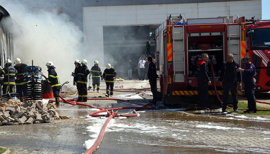 Kahramanmaraşta mobilya fabrikasında yangın
